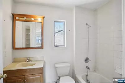 279 Genesee Avenue, Englewood, NJ 07631 - Photo 21