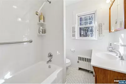 160 Pinewood Place, Teaneck Township, NJ 07666 - Photo 23