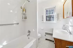 160 Pinewood Pl, Teaneck Township, NJ 07666 - Photo 23