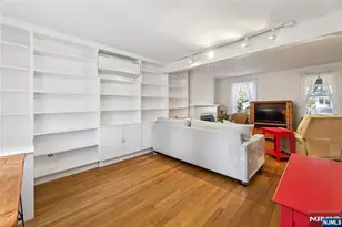 160 Pinewood Pl, Teaneck Township, NJ 07666 - Photo 11