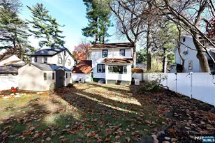 160 Pinewood Pl, Teaneck Township, NJ 07666 - Photo 3