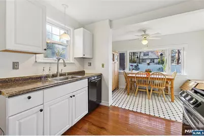 160 Pinewood Place, Teaneck Township, NJ 07666 - Photo 13