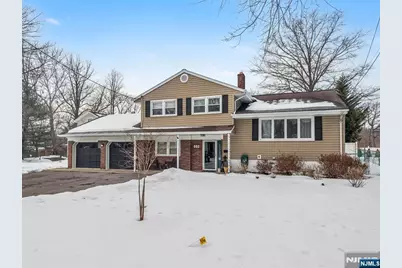 490 Albert Place, New Milford, NJ 07646 - Photo 3