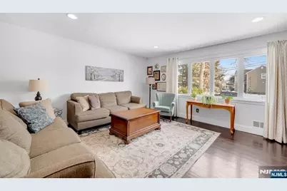 490 Albert Place, New Milford, NJ 07646 - Photo 7