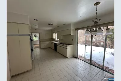 633 Wilmerding Avenue, Teaneck Township, NJ 07666 - Photo 5