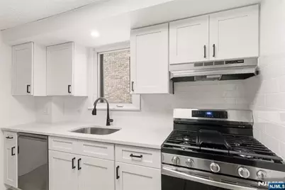 428 Lawton Avenue, Cliffside Park, NJ 07010 - Photo 21