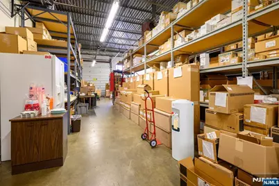 307 Pleasantview Avenue, Hackensack, NJ 07601 - Photo 11