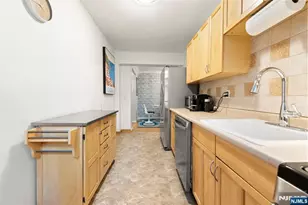 8450 Blvd E 1H, North Bergen, NJ 07047 - Photo 9