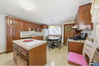 110 New York Avenue, Bergenfield, NJ 07621 - Photo 11