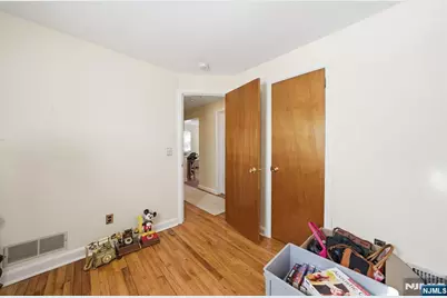 110 New York Avenue, Bergenfield, NJ 07621 - Photo 15