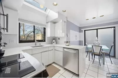 1511 John Street, Fort Lee, NJ 07024 - Photo 11