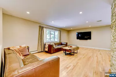 204 Gilbert Avenue, Elmwood Park, NJ 07407 - Photo 5