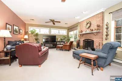 84 W Midland Avenue, Paramus, NJ 07652 - Photo 17