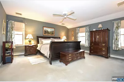 84 W Midland Avenue, Paramus, NJ 07652 - Photo 23