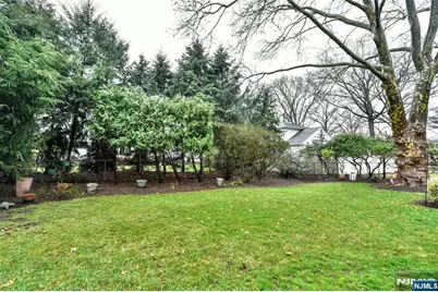 84 W Midland Avenue, Paramus, NJ 07652 - Photo 31