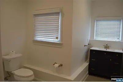 201-205 Franklin Avenue 201C #201C, Midland Park, NJ 07432 - Photo 5