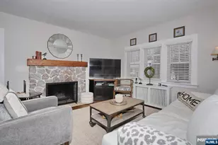 2 Maysenger Rd, Mahwah, NJ 07430 - Photo 9