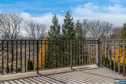 44 Marquis Court 44 #44, Edgewater, NJ 07020 - Photo 19