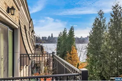 44 Marquis Court 44 #44, Edgewater, NJ 07020 - Photo 21