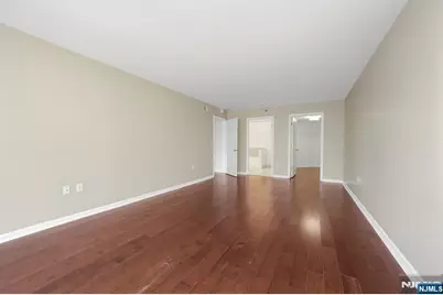 502 Smith Court R502 #R502, Edgewater, NJ 07020 - Photo 21