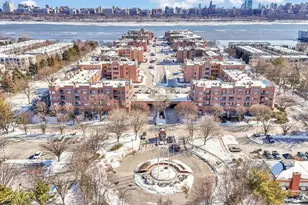 502 Smith Ct R502, Edgewater, NJ 07020 - Photo 1