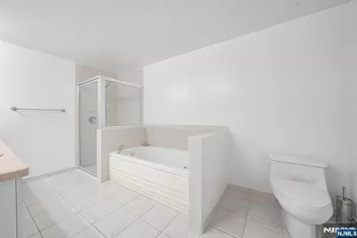 502 Smith Court R502 #R502, Edgewater, NJ 07020 - Photo 23