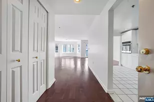 502 Smith Ct R502, Edgewater, NJ 07020 - Photo 3