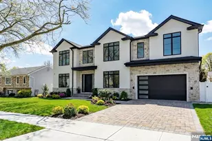 192 Thomas Dr, Paramus, NJ 07652 - Photo 1