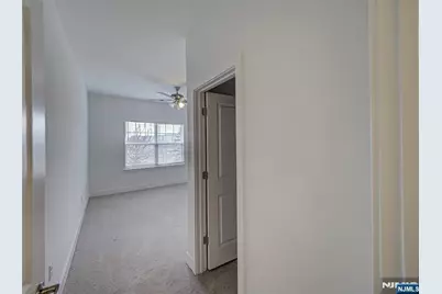 63 Veterans Way 426 #426, Morris Plains, NJ 07950 - Photo 23