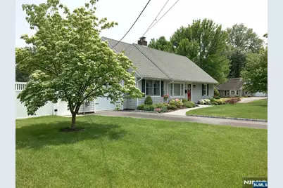 46 Knollwood Drive, Paramus, NJ 07652 - Photo 37