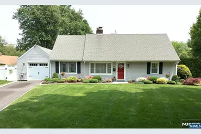 46 Knollwood Drive, Paramus, NJ 07652 - Photo 35