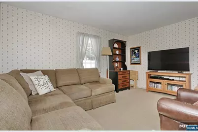 46 Knollwood Drive, Paramus, NJ 07652 - Photo 19