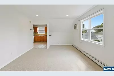 39 Springfield Avenue 2nd Floor #2nd Floor, Hasbrouck Heights, NJ 07604 - Photo 5