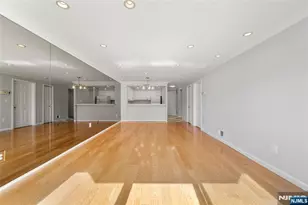 302 Hancock Ct 302, Edgewater, NJ 07020 - Photo 9
