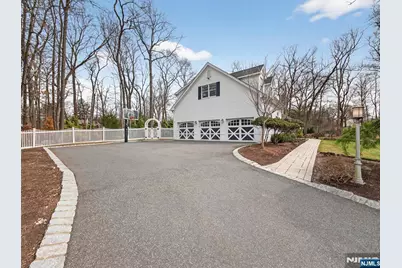 381 Lawrence Court, Wyckoff Township, NJ 07481 - Photo 3