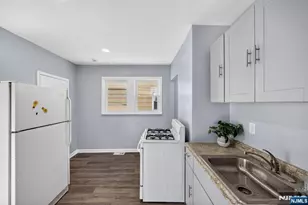 134 Dewey, Newark, NJ 07112 - Photo 5