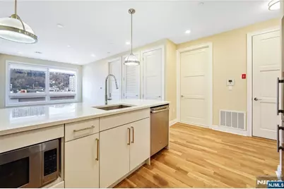 15 Somerset Lane B405 #B405, Edgewater, NJ 07020 - Photo 3