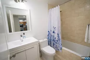 502 Chase Ct V502, Edgewater, NJ 07020 - Photo 5