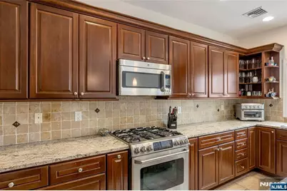 682 Greeley Avenue A #A, Fairview, NJ 07022 - Photo 11