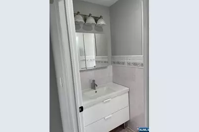 30 Livi Court, Elmwood Park, NJ 07407 - Photo 5