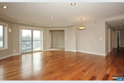 602 Rutledge Court, Edgewater, NJ 07020 - Photo 5