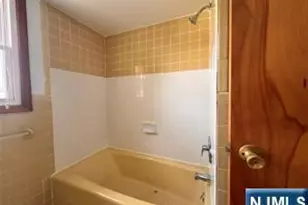 333 Green Ave 2, Lyndhurst Township, NJ 07071 - Photo 5