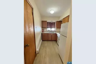 402 Farnham Avenue 1 #1, Lodi, NJ 07644 - Photo 9