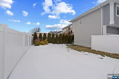 86 Hillman Drive, Elmwood Park, NJ 07407 - Photo 3