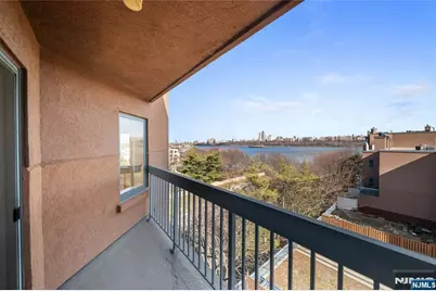 605 Hancock Court, Edgewater, NJ 07020 - Photo 13