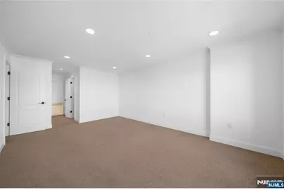 605 Hancock Court, Edgewater, NJ 07020 - Photo 17