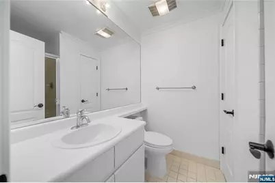 605 Hancock Court, Edgewater, NJ 07020 - Photo 25