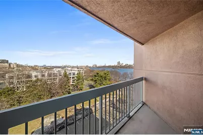 605 Hancock Court, Edgewater, NJ 07020 - Photo 5