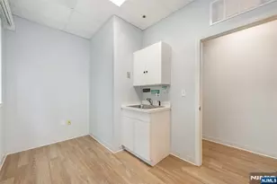 504 Hamburg Turnpike 101B, Wayne, NJ 07470 - Photo 11