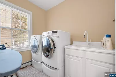 304 Blauvelt Court, Paramus, NJ 07652 - Photo 23